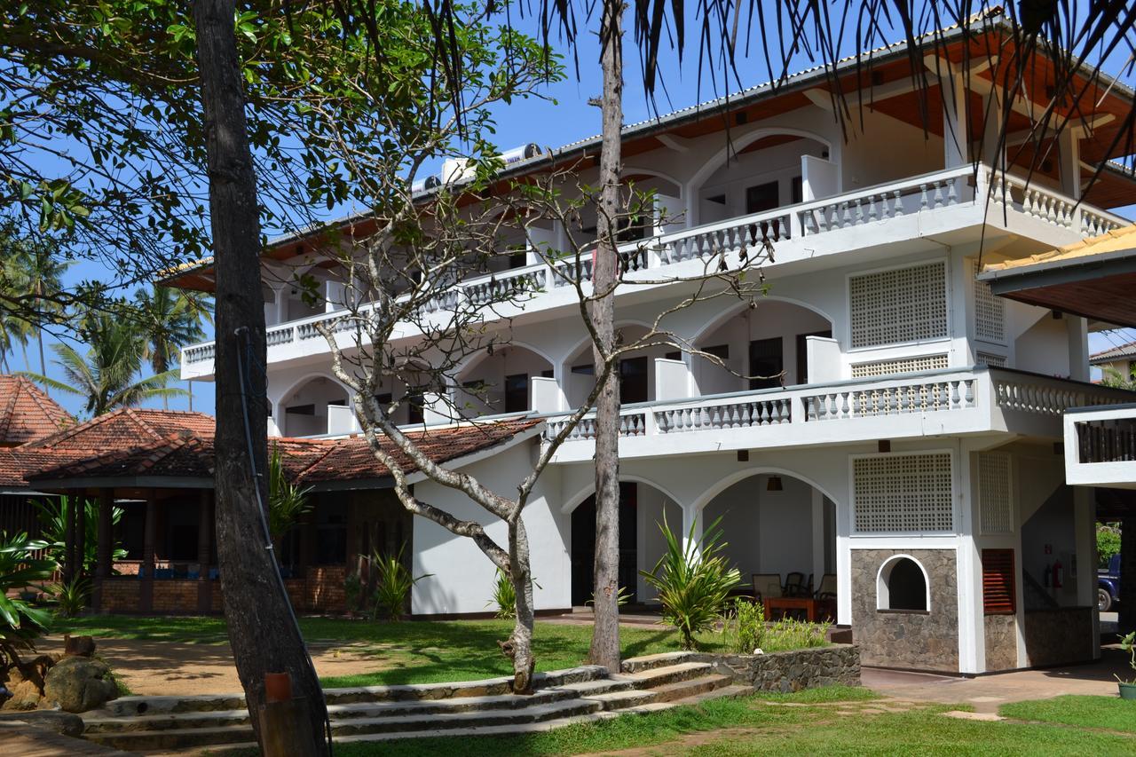 Sri Gemunu Beach Resort Unawatuna Extérieur photo