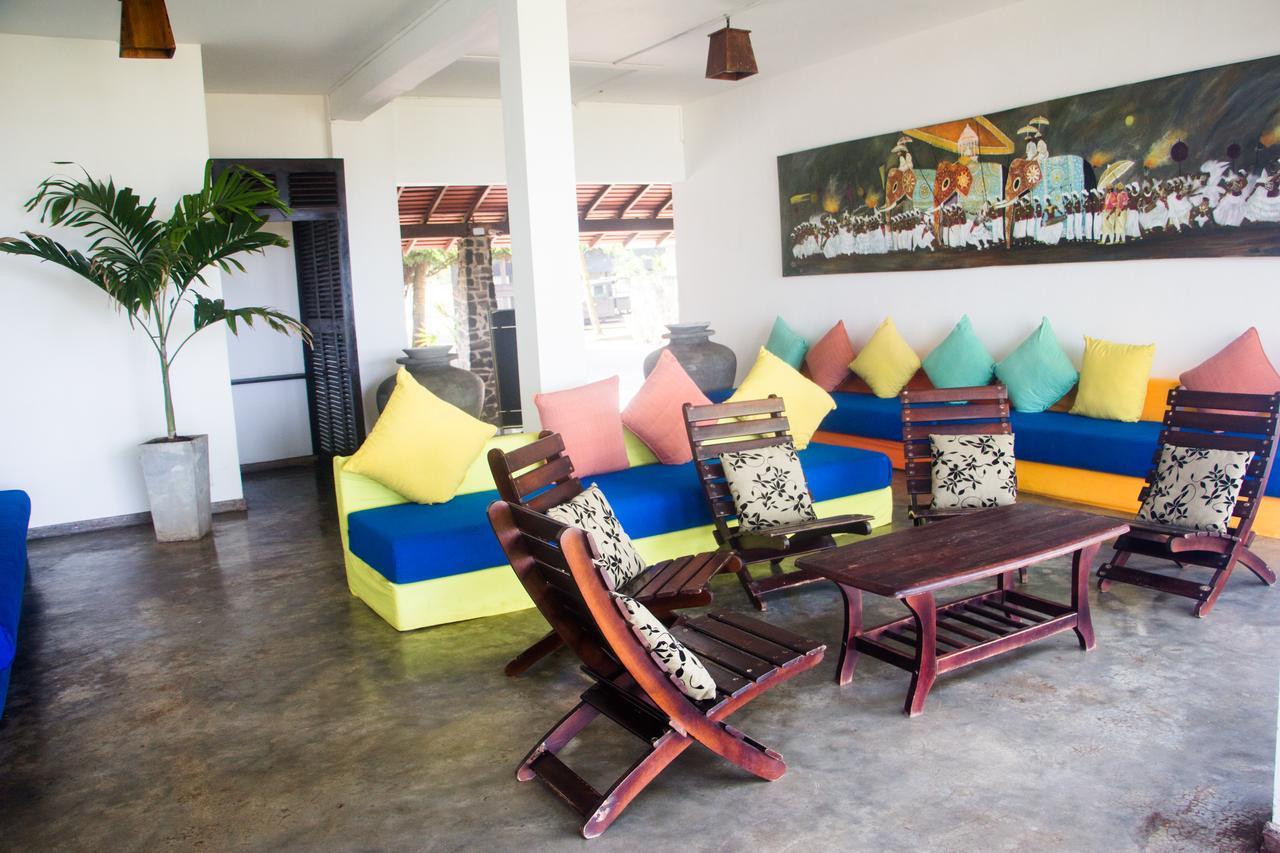 Sri Gemunu Beach Resort Unawatuna Extérieur photo