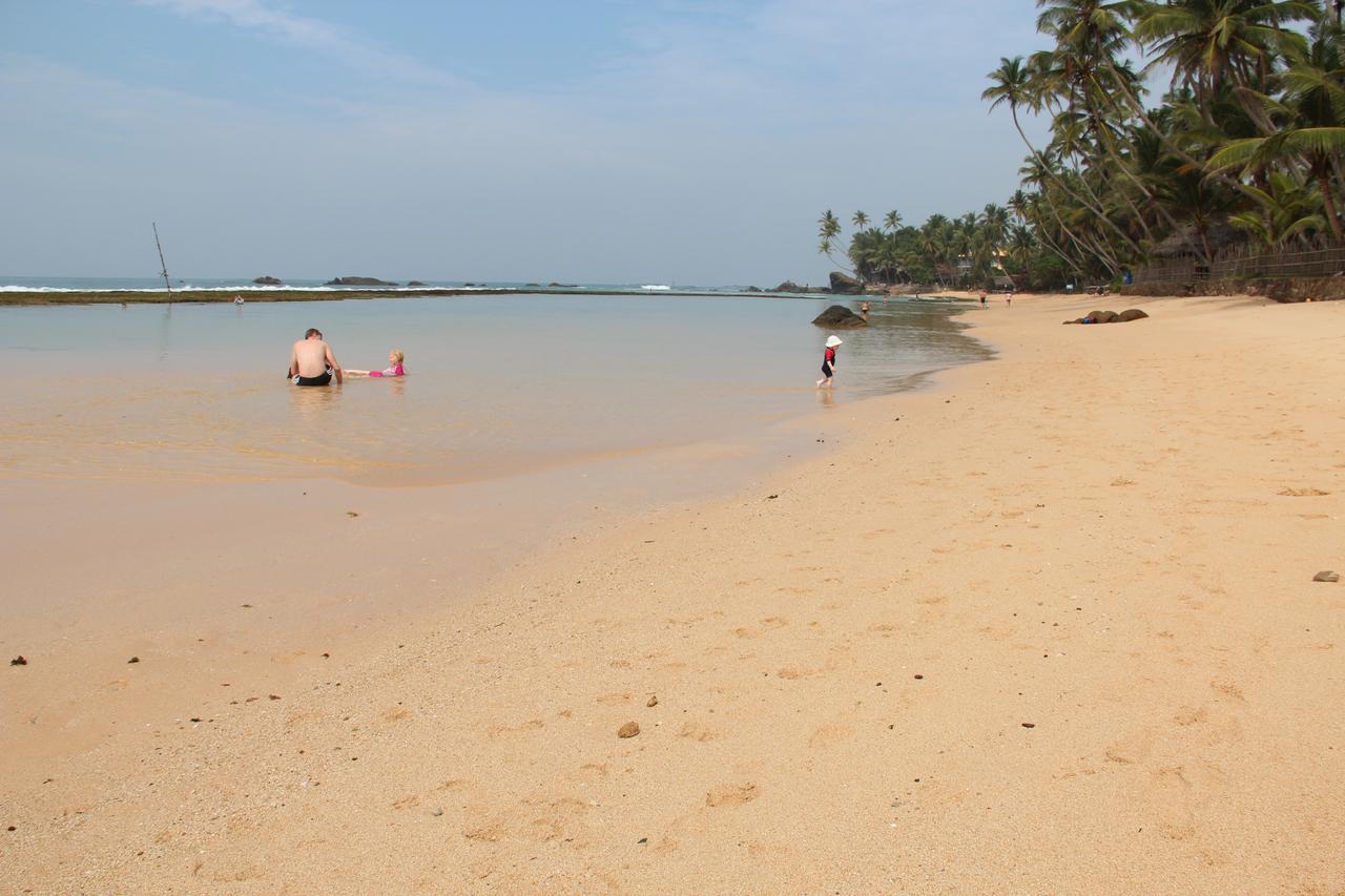 Sri Gemunu Beach Resort Unawatuna Extérieur photo
