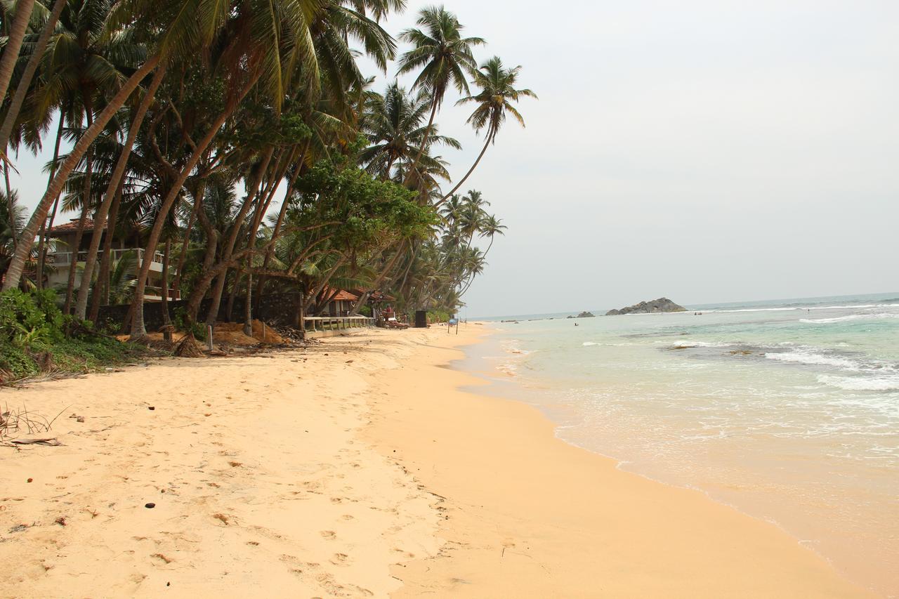 Sri Gemunu Beach Resort Unawatuna Extérieur photo