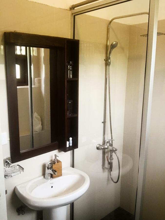 Sri Gemunu Beach Resort Unawatuna Extérieur photo